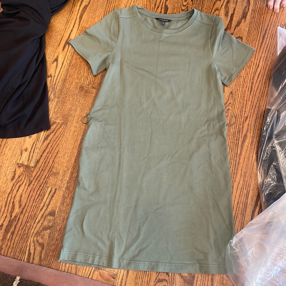 Banana republic green tee shirt dress with belt